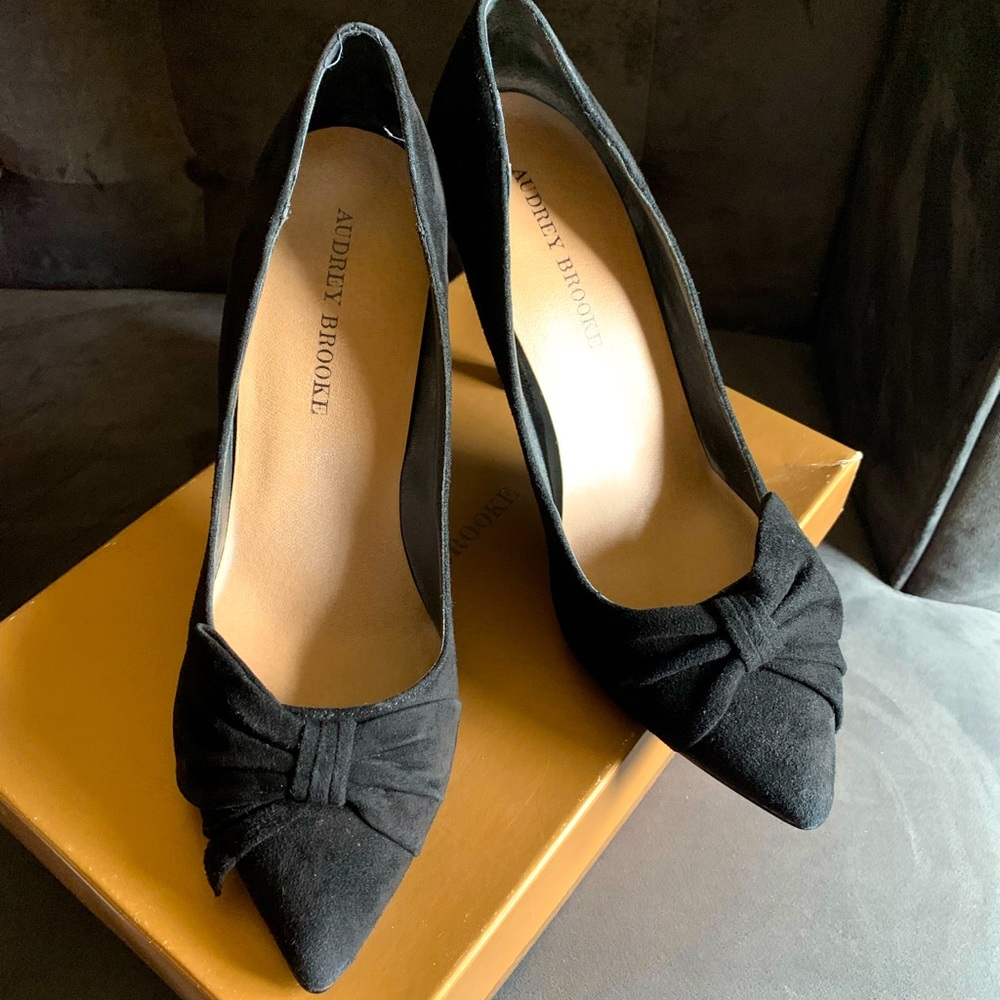 Audrey Brooke Black Bow Suede Heel Pumps, 9